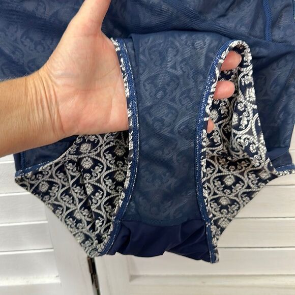 Nip Tuck Size 8 One Piece Swimsuit Blue & White Ruffle - Picture 13 of 16